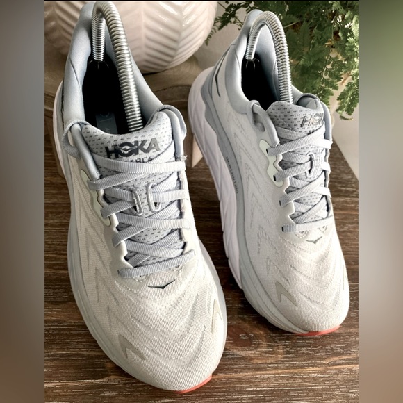 HOKA Women’s 8B Arahi 6 Running Sneaker Shoes - Picture 3 of 10